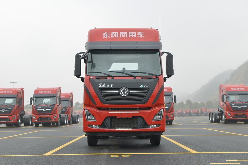 Dongfeng KL (Tianlong) 6x4 Tractor