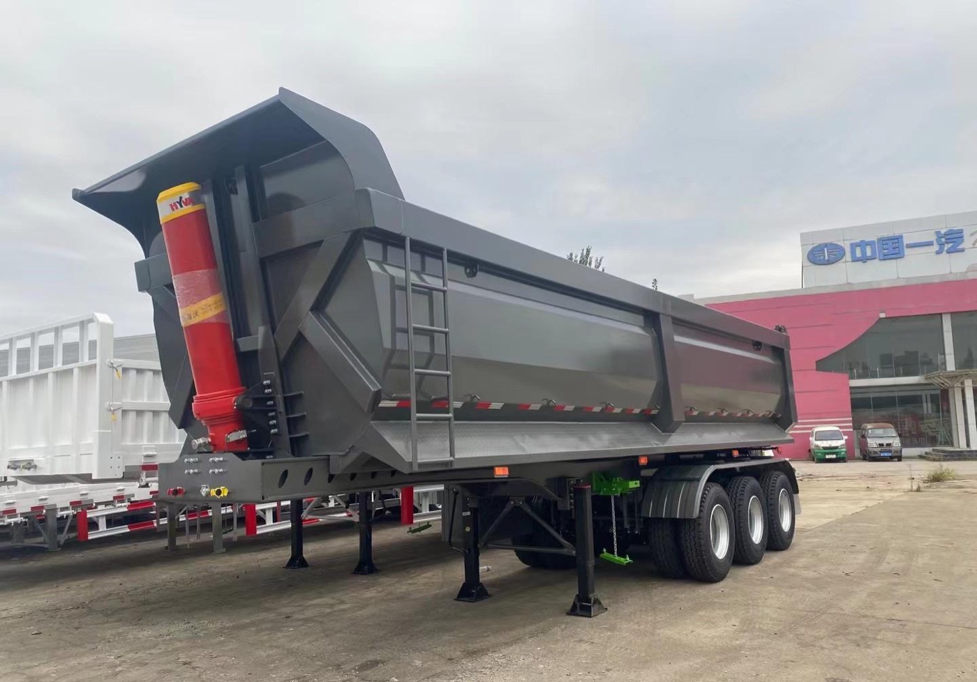 3-Axle Tipper Trailer